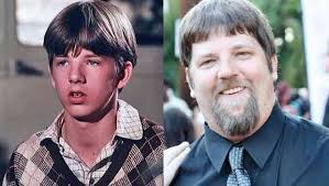 James Robert "Jim-Bob" Walton (David W. Harper), youngest Walton son;  mechanically inclined, his ambition is to become a pilot. His twin brother,  Joseph Zebulon Walton, died at birth. Jim Bob would do