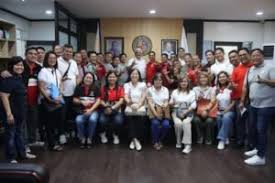 Mayor Lazatin distributes 2025 Barangay Subsidy