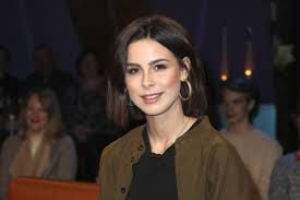 Sie entfloh dem hektischen alltag in berlin und entspannte mit ihrem liebsten max im hotel stanglwirt in tirol. Lena Meyer Landrut In Vollig Neuem Look Wie Kim Kardashian Derwesten De