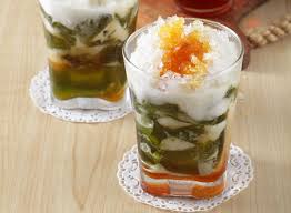 Rebus gula aren dan 2 lembar daun pandan, setelah larut masukkan santan kara sambil terus diaduk supaya tidak pecah. Resep Es Cincau Karamel Enak Dan Segar Ini Pasti Diincar Untuk Minuman Buka Puasa Semua Halaman Sajian Sedap