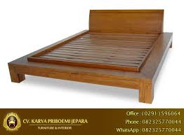Anda bisa menemukan tempat tidur single bed minimalis dengan desain menarik dan juga ada tempat tidur double bed minimalis, serta tempat tidur penyimpanan atau tempat tidur sofa bed yang multifungsi. Tempat Tidur Jati Minimalis Murah Terbaru Asli Jepara