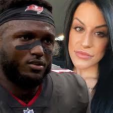 Chris Godwin's Wife Says Bucs Star Devastated Over ACL Injury, 'Gut  Wrenching'