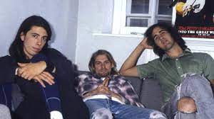 Am anderen ende ist courtney love, die ehefrau von kurt cobain, dem frontmann von nirvana und aktuell vielleicht größten rockstar der welt. Zum 25 Todestag Kurt Cobain So Unsterblich Wie John Lennon Zdfheute