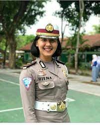 Model rancangannya uzma ini kemungkinan akan menjadi standar seragam bagi polwan muslim di inggris. Pin Auf Chinese Policewoman