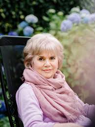 Linda Ronstadt Retired From Singing Is Still A Glorious Voice The New York Times See more ideas about linda ronstadt, linda, beautiful voice. linda ronstadt retired from singing