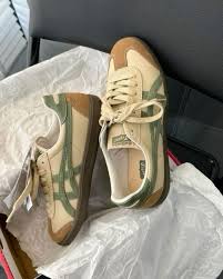 Leah Bentz (leahbntz)