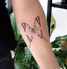 An elegant choice, with or without jewelry, and one of the most common finger tattoos. Tattoos Inky Nas Tattoo