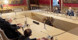 Originaria di lequile, provincia di lecce, diplomata nel 1991 presso l'istituto tecnico grazia deledda di lecce per periti aziendali e corrispondenti in lingue estere. Comunicazioni Di Vito Crimi Dopo Le Consultazioni Con Il Presidente Mattarella Il Blog Delle Stelle