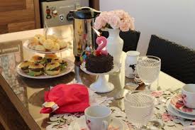 Mesa De Café Da Manhã De Aniversário Simples Mesa Posta Lanche Da Tarde 9950 Lanche Da Tarde Mesa De Cafe Mesa De Cafe Da Manha