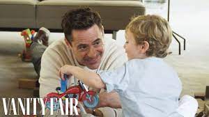 35 612 041 · обсуждают: Robert Downey Jr And His Son Exton Play By The Pool Vanity Fair Youtube