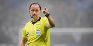 Två matcher i em, kvartsfinal i champions league är några årets domare 2009 blev jonas eriksson och helen caro. Jonas Eriksson Slutar Som Domare Gp