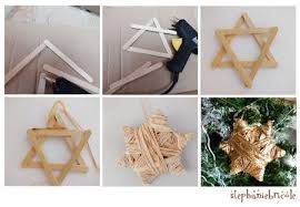 Tuto Deco Noel Facile Faire Une Etoile Ou Une Couronne Avec Du Raphia Et Des Batonnets De Glace Stephanie Bricole Tuto Deco Noel Deco Noel Idee Deco Noel