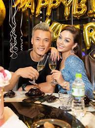 Bạn gái thủ môn sinh năm 2000 và là người mẫu tự do. Báº¡n Gai Tay Cá»§a Bui Tiáº¿n DÅ©ng Me Du Lá»‹ch Biá»ƒn Viá»‡t Nam Ngoi Sao