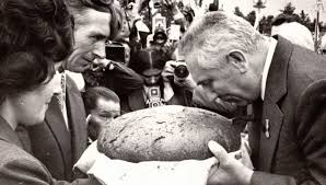 Gierek was born into a miner's family on jan. Janusz Rolicki Za Czasow Edwarda Gierka Zycie W Polsce Bylo Latwiejsze Polska Times