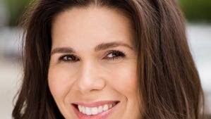 Actress forges military, theater ties