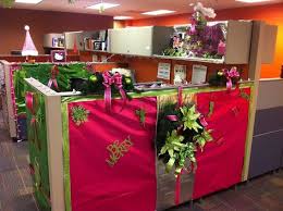 Whether you are creating your first modern home office or remodeling your existing. 21 Creative Office Christmas Decorating Ideas Office Christmas Office Christmas Decorations Christmas Decorations