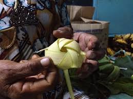 Maybe you would like to learn more about one of these? Mengayam Ketupat Nabi Adat Potong Rambut Anak Kecil P Flickr