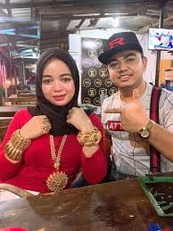 Jun 14, 2021 · sebab saya dok dapat banyak sangat aduan dari pekerja kilang hari ini. Aksi Suami Baik Hati Ini Viral Belikan Istri Gelang Emas Seharga Rumah