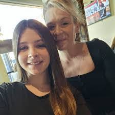 Tabitha Leach's Instagram, Twitter & Facebook