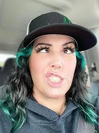 April Cardwell's Instagram, Twitter & Facebook