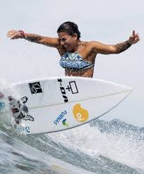 Hi, i'm an admin for a group called teenage kicks, and we'd love . Surf Girl Silvana Lima Surf Surfistas Femininas Raparigas Surfistas