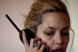 VIDEO: Punased silmad, hirmutavalt kõhn ja pilves: narkodiiler lekitas  Angelina Jolie kõige mustemast perioodist videoklipi