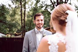 Bei der trauung in der kirche wird natürlich viel gesungen, doch damit eure hochzeitsgäste auch mitsingen können, solltet ihr passende und bekannte deutsche lieder zur hochzeit aus dem gesangbuch aussuchen. 7 Lieder Die Ihr Auf Fast Jeder Trauung Hort