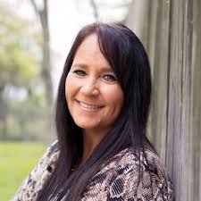 Rachelle Bourque's Instagram, Twitter & Facebook