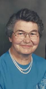 Jennifer Lunn's Instagram, Twitter & Facebook