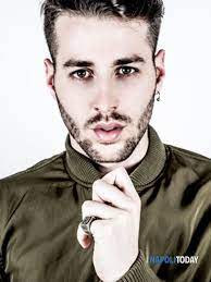 «livio ha la qualità di sapersi muovere tra diverse ambientazioni musicali, risultando sempre fresco. Livio Cori Il Rap Dei Quartieri Spagnoli Conquista I Network Radiofonici Con Tutta La Notte Feat Ghemon