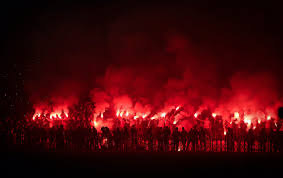 Maksadımız i̇ngilizler gibi toplu bir halde oynamak, bir renge ve bir isme malik olmak ve türk olmayan takımları yenmek. The European Obsession Of Galatasaray