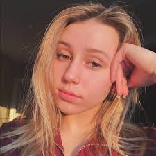 Heather Melanson's Instagram, Twitter & Facebook