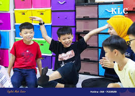 Look through examples of kebajikan translation in sentences, listen to pronunciation and learn grammar. Csr Di Rumah Kebajikan Cheng En Klc English Language Centre