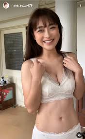 鈴木奈々が全裸になって乳首だけ隠したセミヌードを解禁 – みんくちゃんねる