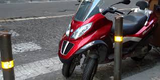 I veicoli superiori a 3.5 tonnellate utilizzano un impianto frenante ad aria compressa, in altre parole essi utilizzano l'aria compressa per arrestare la marcia. Definizione E Classificazione Dei Veicoli Nuove Regole Della Strada
