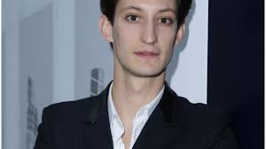 Photo : Couverture du magazine Edgar avec Pierre Niney.