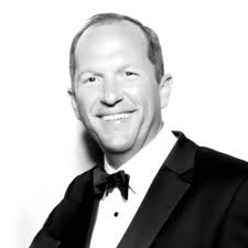 After a really rewarding 7+ years at Mendix, I'm starting a new chapter as  Director of Brand & Creative at Coveo! I'm extremely grateful for the team  pictured who helped me along