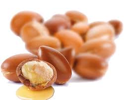 And vitamins 6 and 9 which makes it a handing powerhouse, it's also incredibly moisturizing, perfect for skin, hair and nails. 10 Argan Oil Benefits For Hair And Skin Queen Body