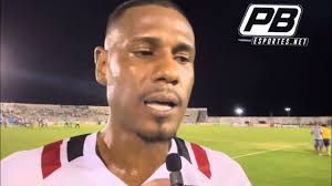 Entrevista com Leandro Amaro