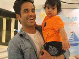 Check out his latest photos only at koimoi. Bollywood Starfamilien Die Sich Fur Leihmutterschaft Entschieden Haben Leihmutterschaft In Russland Und Weltweit