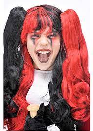 In 2011, dc comics relaunched all of its titles, and with it, many of the characters were revamped as well, harley quinn being no exception. Damen Schwarz Und Rot Harley Quinn Style Perucke Amazon De