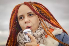 607 Woman Sky Singer Stock Photos