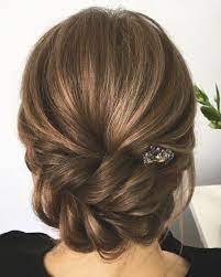 Simple Vintage Updo Wedding Hairstyle With Braid In Medium Length For Short Hair Fall Or Winter Weddings Hair Styles Classic Wedding Hair Medium Hair Styles