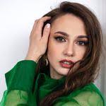 Anastasia Rood's Instagram, Twitter & Facebook