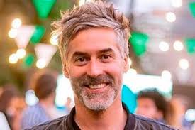 Te esfuerzas por descubrir las intenciones en las miradas que hago a tus bellos ojos. El Villano De Verdades Ocultas Vuelve A La Television M360 Cl