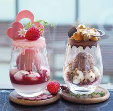 星 優紀さんはinstagramを利用しています 今日のレストラン 表参道 青山vino buono ルビーショコラといちごのパフェ ビターショコラとトリュフのパフェ vino buonoさんで 最近スタートしたばかりの 週末限定 パフェ2種類 デザート 盛り付け