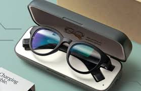 骨伝導スピーカーを内蔵しており bluetoothでスマートフォンと接続すれば 音楽 通話 ショートメールの読み上げ 時刻の確認や地図アプリのナビまで再生 普通のメガネやサングラスとして普段から気軽に着用で スマートグラス スピーカー 通話