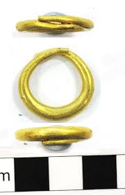 Phá đường dây cá cược bóng đá hơn 400 tỉ đồng do kẻ. Earring Wikipedia