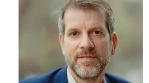 De Amsterdamse rabbijn Joram Rookmaaker over 2023: 'Verstoppen dat je Joods  bent is geen oplossing'