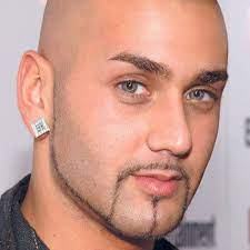 Combining a chin strap with a mustache is a good option, especially when men want to have both elegant and cool appearance. 17 Best Chin Strap Beard Styles 2020 Guide Chin Strap Beard Beard Styles Thin Beard